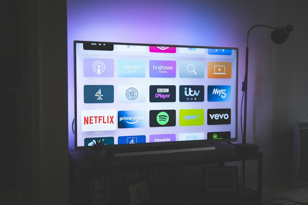 Menu d'interface de streaming affiché sur un écran de télévision