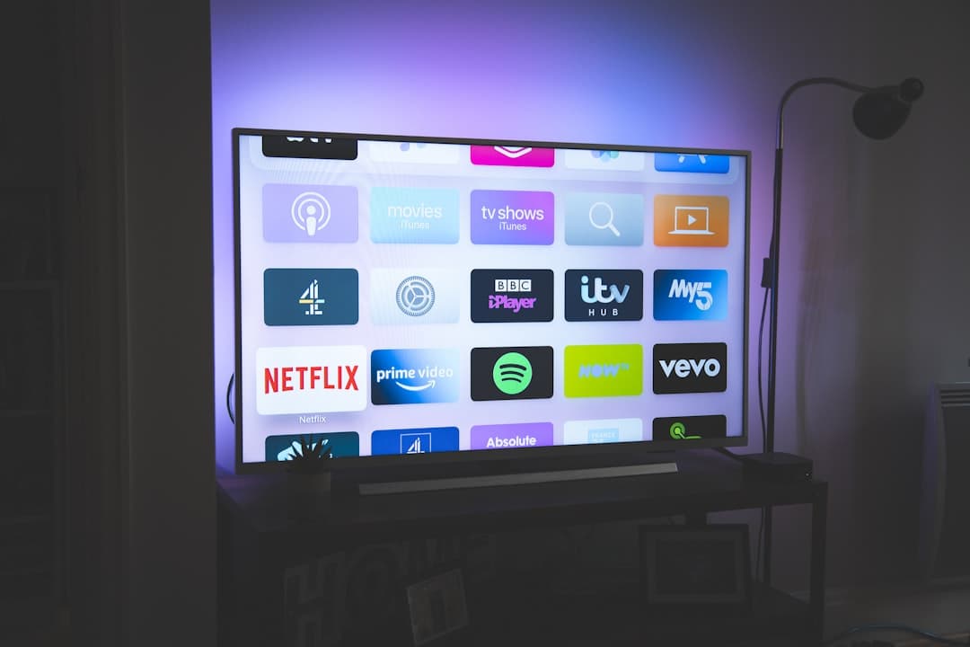 Interface d'application de streaming affichée sur un écran de télévision