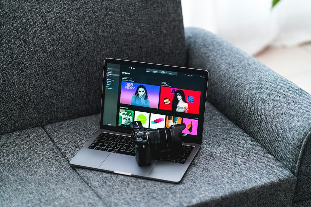 Ordinateur portable Windows affichant une interface de streaming vidéo